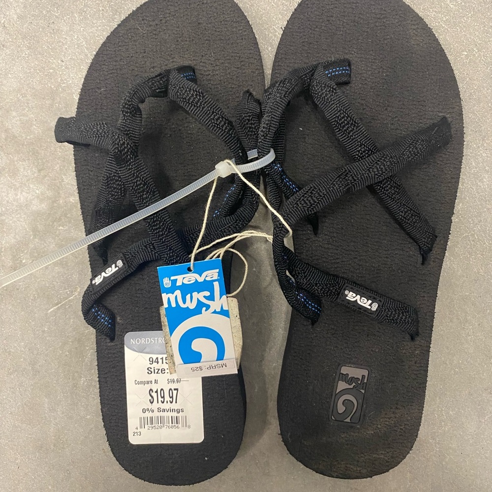 NWT Teva Mush sandals